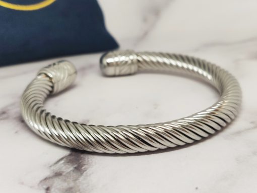 Twisted Bangle 3 scaled e1606397064740